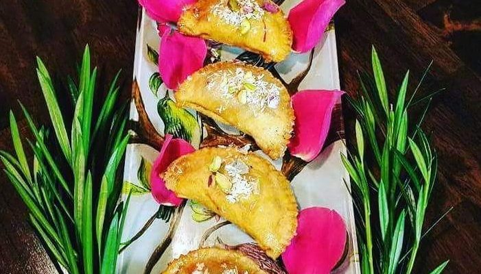 Gujiyas with dry fruits