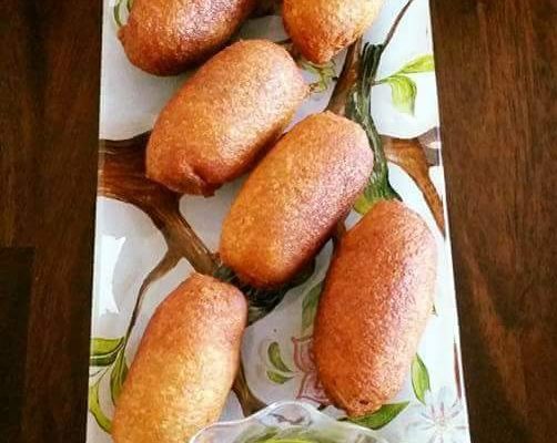 Bread Rolls with mint chutney and sweet chutney