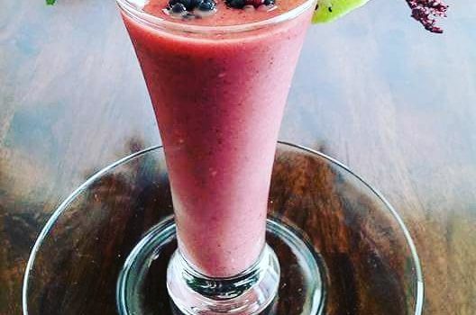 Kiwi and Blackberries smoothie